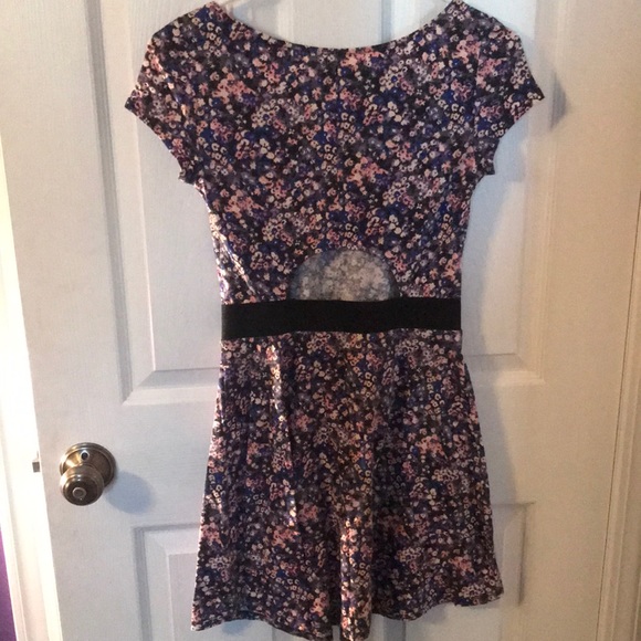 American Eagle floral open back dress - Picture 2 of 3